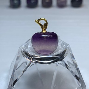 6.フローライトりんご・ペンダントトップ