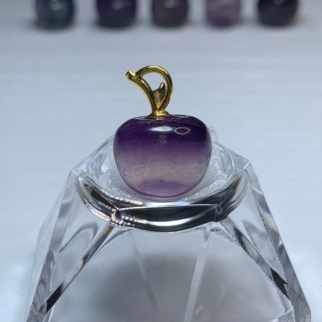 6.フローライトりんご・ペンダントトップ