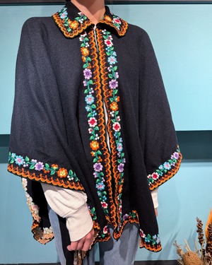 EMBROIDERY FLOWER PONCHO CARDIGAN