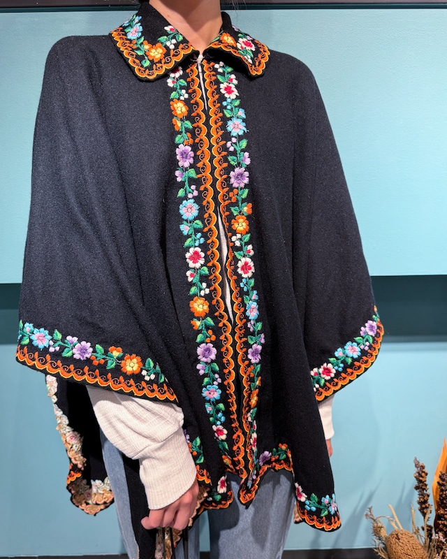 EMBROIDERY FLOWER PONCHO CARDIGAN