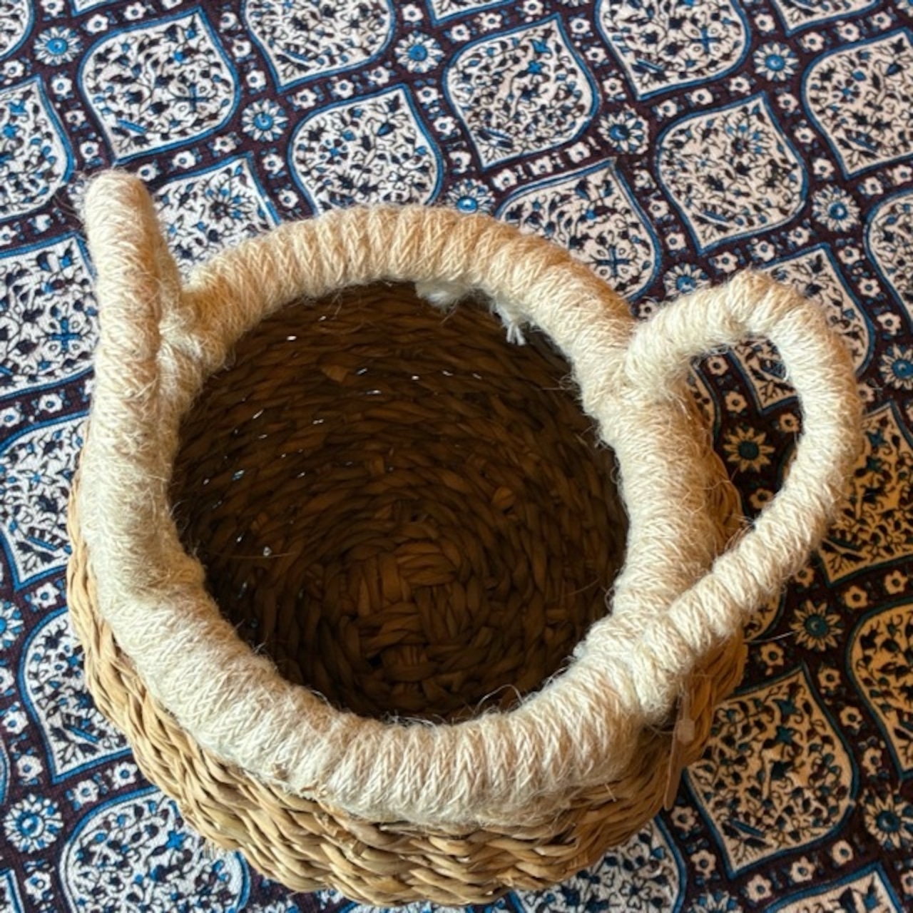 Bangladesh Jute & Seagrass basket ball　バングラディッシュ　ジュートシーグラスバスケット　ボール　ホワイト　収納　カゴ　ラウンド　小物入れ