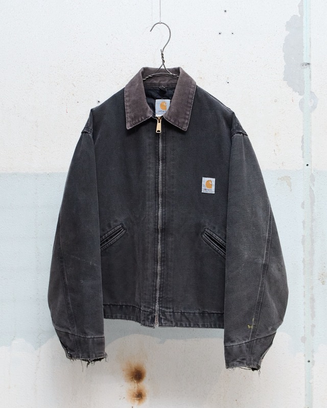 “Carhartt” good damaged detroit jacket / faded black