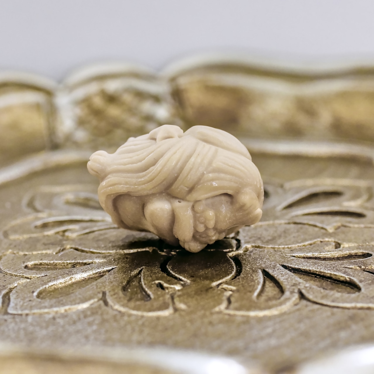 アラシャン瑪瑙 人魚彫刻 - ダークバニラ サンドベージュ 幻想 彫刻ビーズ 天然石 パーツ G1004