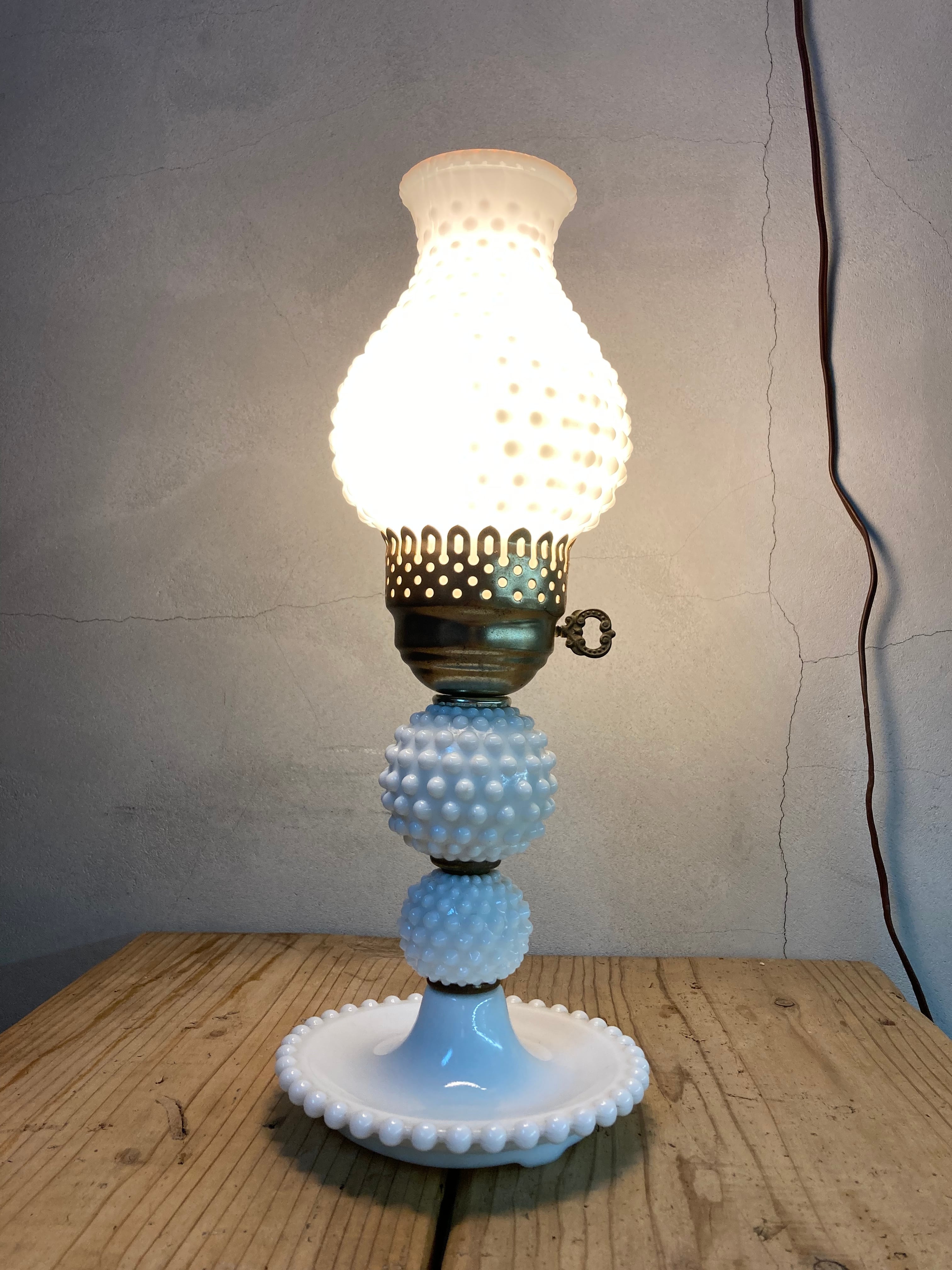 VINTAGE MILK GLASS TABLE LAMP  (beady antiques)