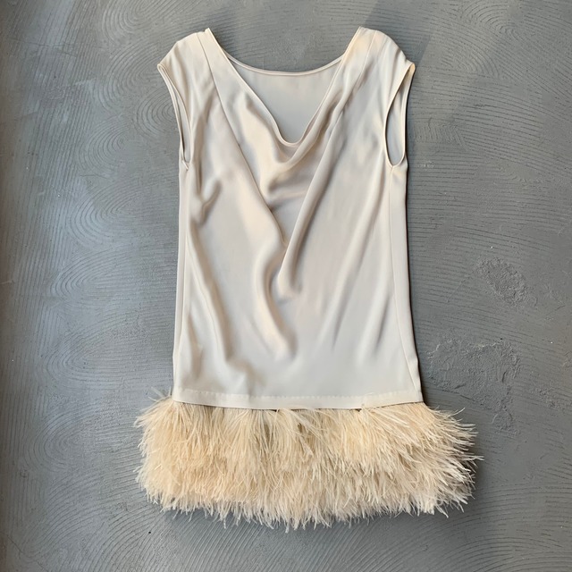 Feather designed no sleeve top