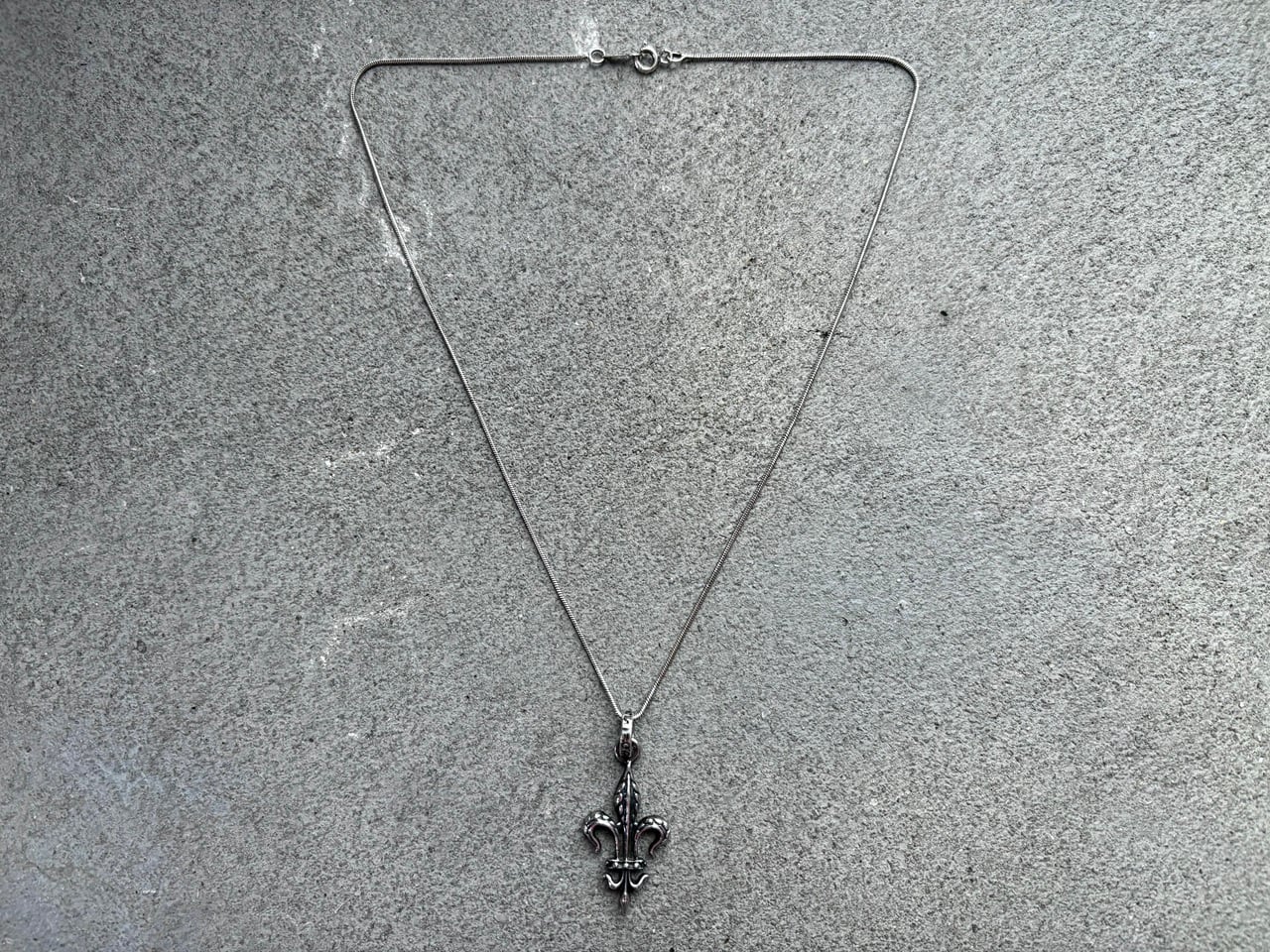 ROYAL ORDER Lily motif pendant silver 925