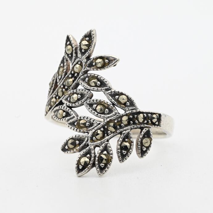 Marcasite Accent Graceful Leaves Design Ring #16.5 / Denmark