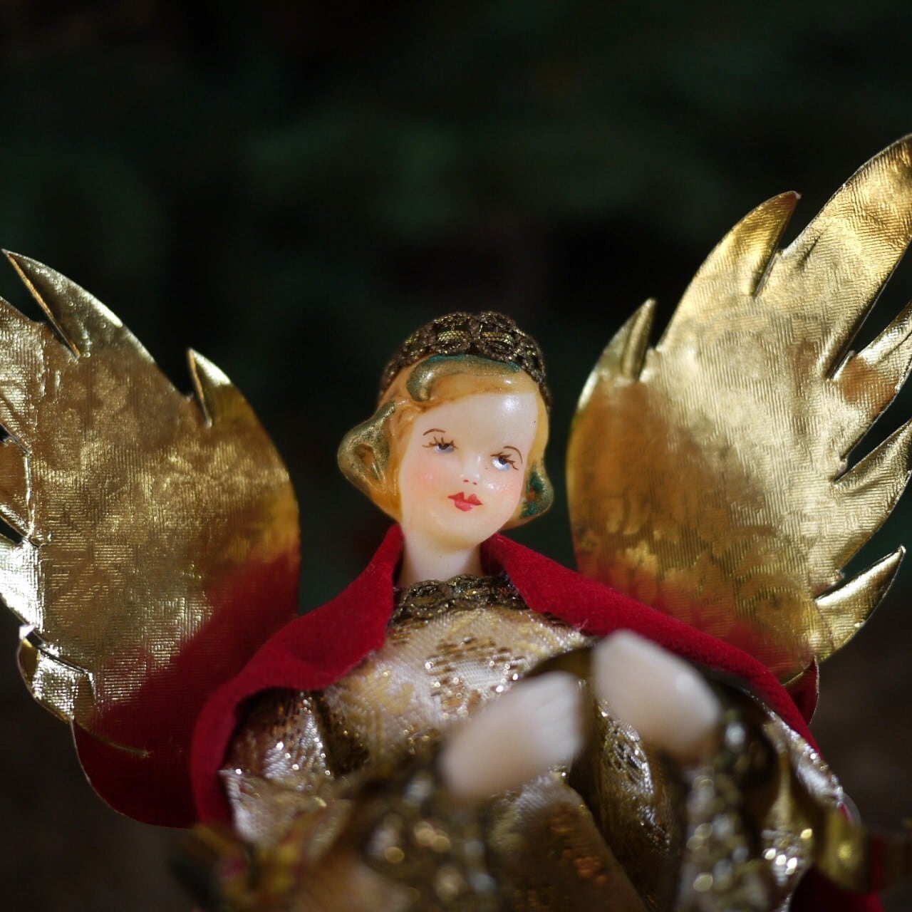 クリスマスツリートッパー 深紅ケープ 天使 ドイツ