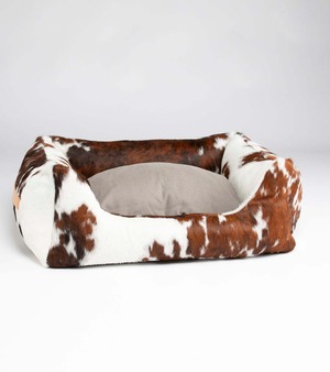 2.8 Henri - Cowhide Dog Bed S