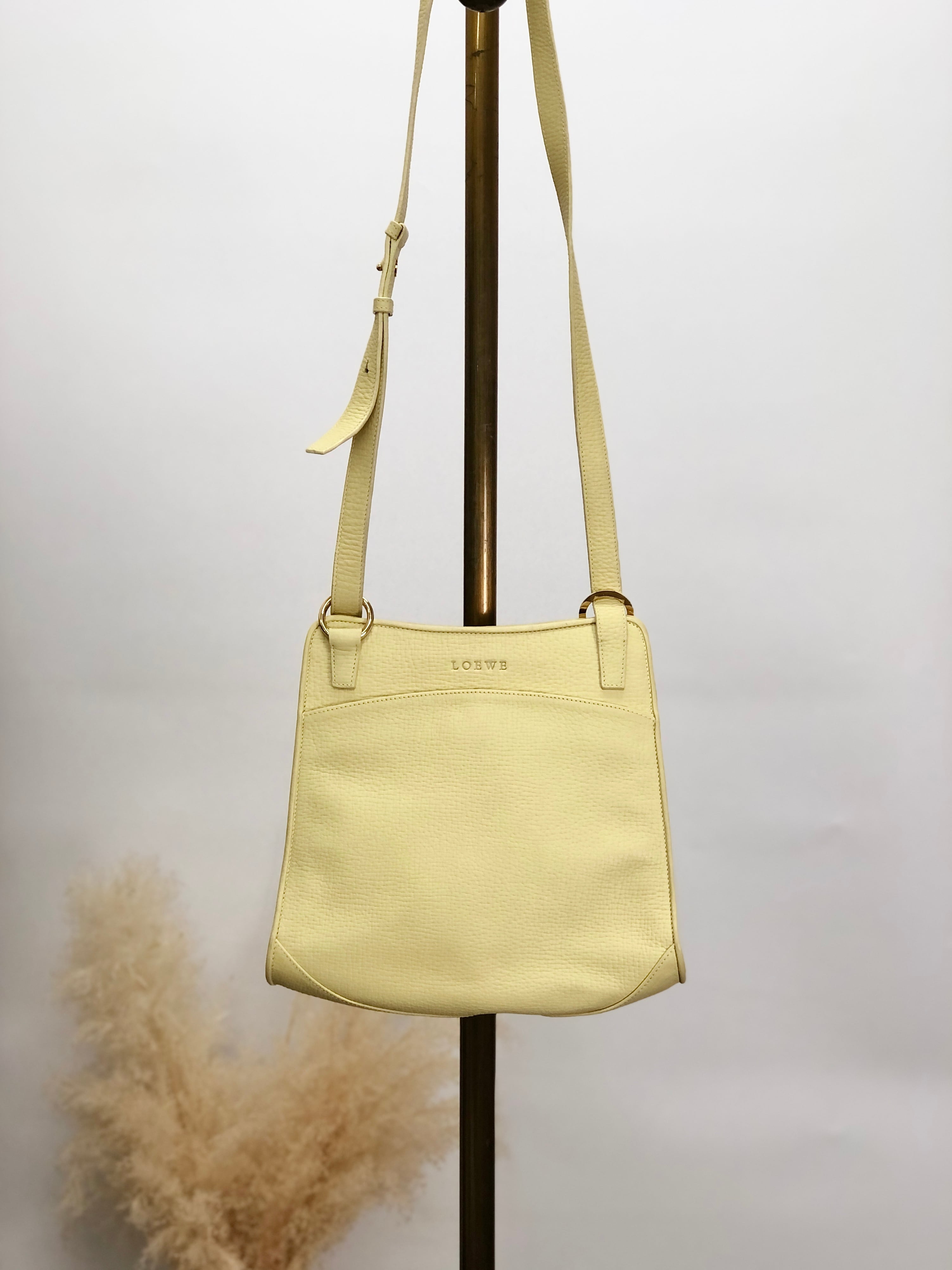 LOEWE イエロー ショルダーバッグ