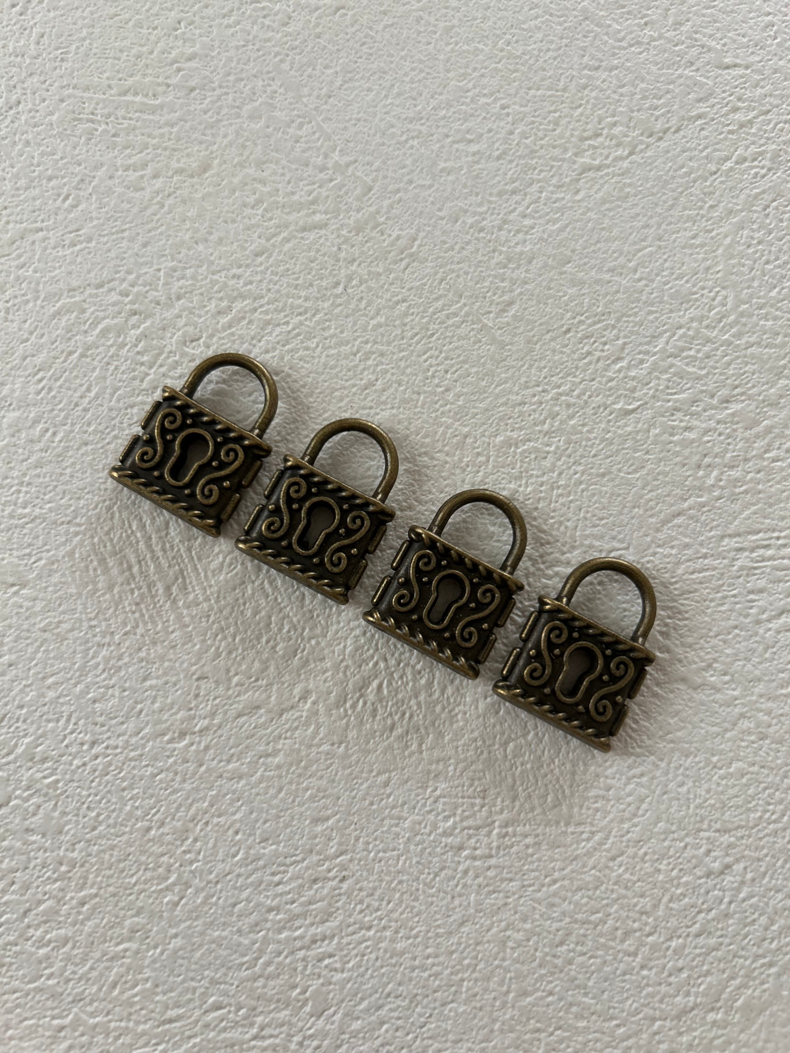 輸入デザインパーツ 南京錠 パドロック 金古美 22mm チャーム アクセサリーパーツ デコレーション材