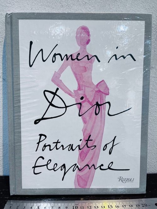 未開封　WONEN IN DIOR PORTRAITS OF ELEGANCE