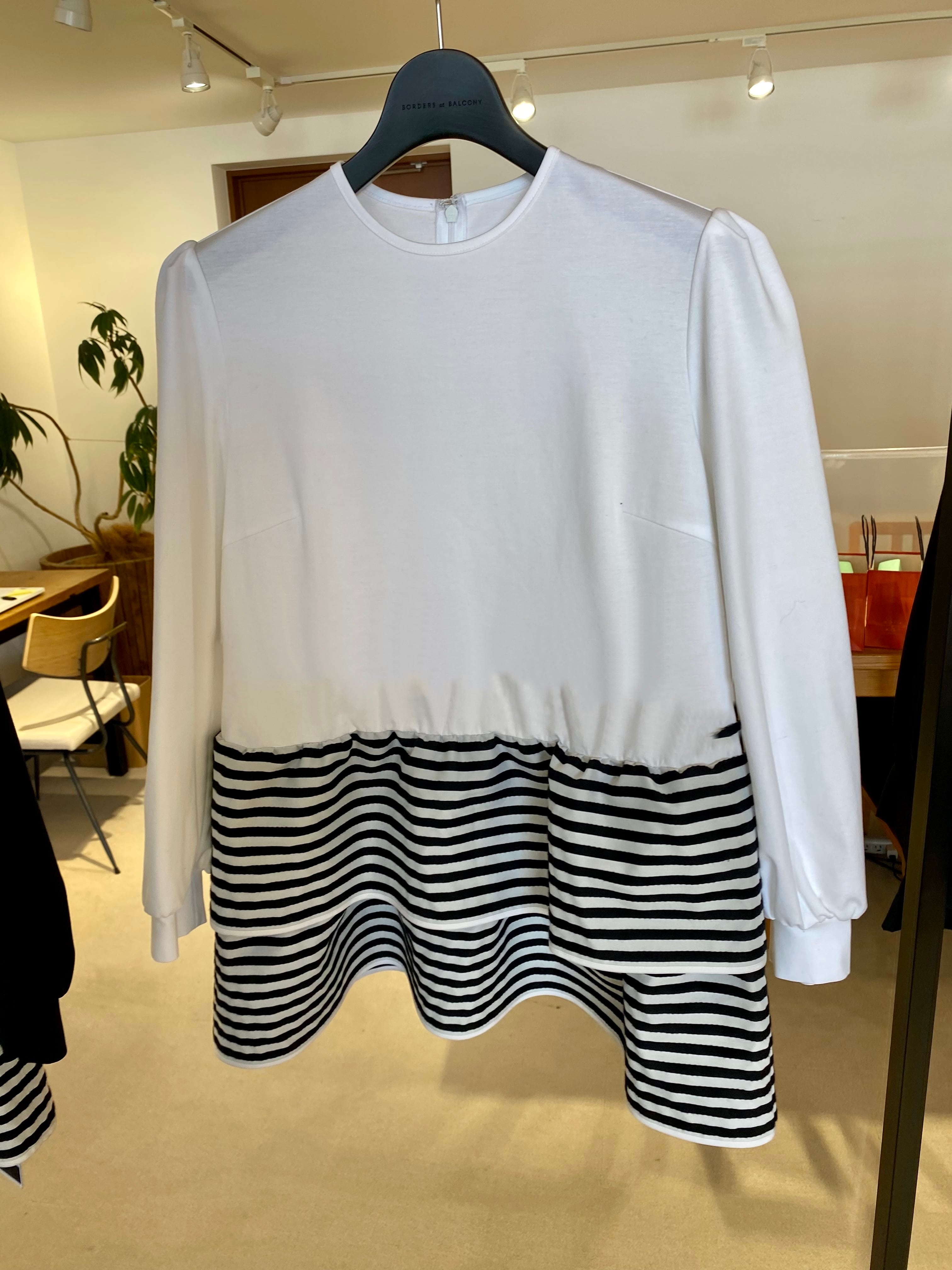 borders at balcony SMOCK BLOUSE