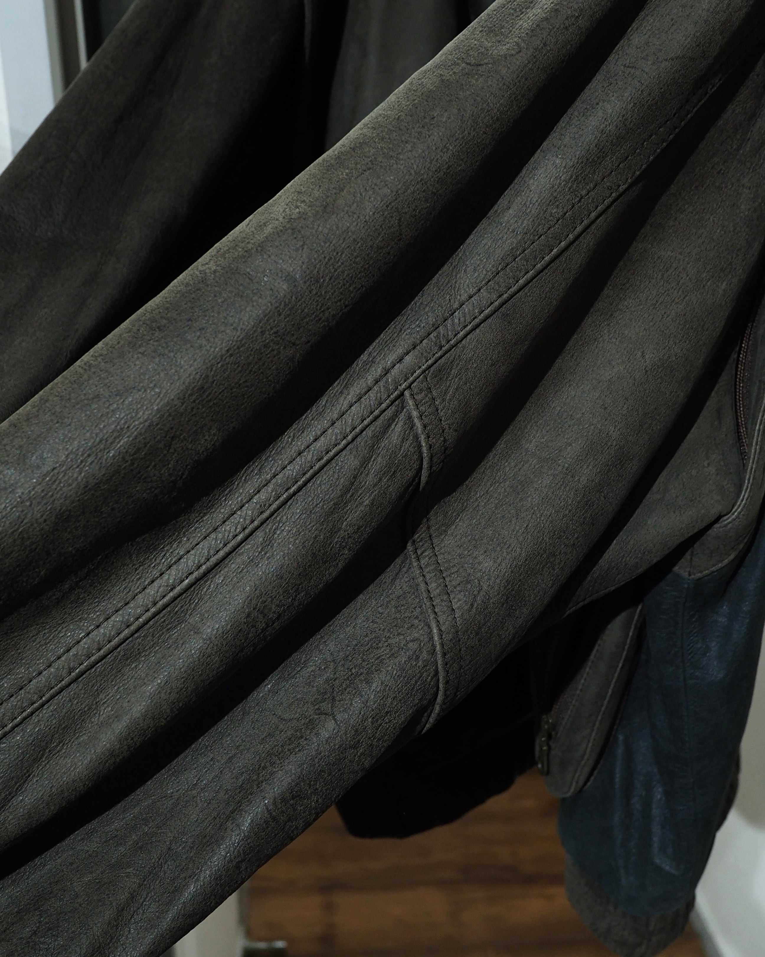 " 変形 × 分離 " Sleeve Detachable Gimmick × Panel Switching Vintage Loose Leather Jacket