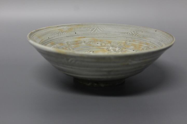 作」 唐津三島焼　「十代 脚付鉢 三彩葡萄文 花若窯