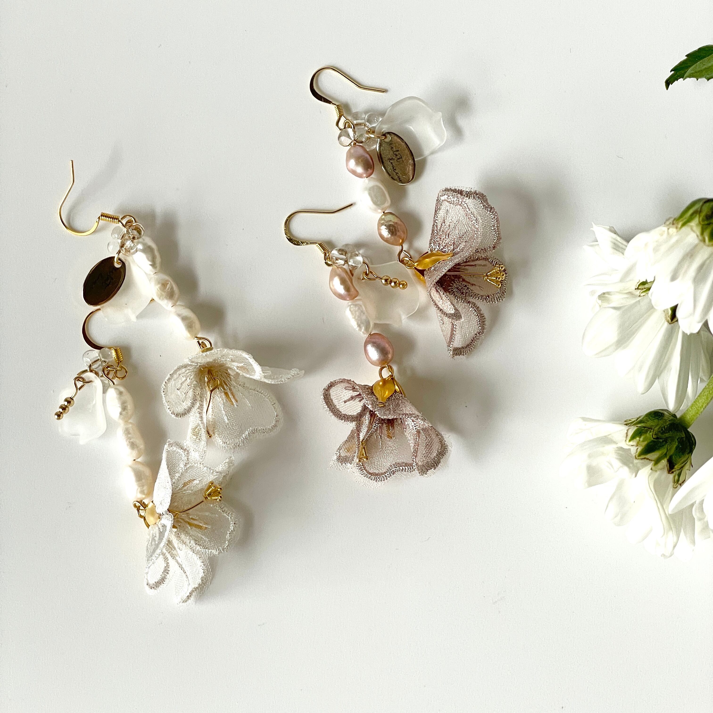 本物薔薇の花びら水中花♡まん丸ガラスのパールキャッチピアス 