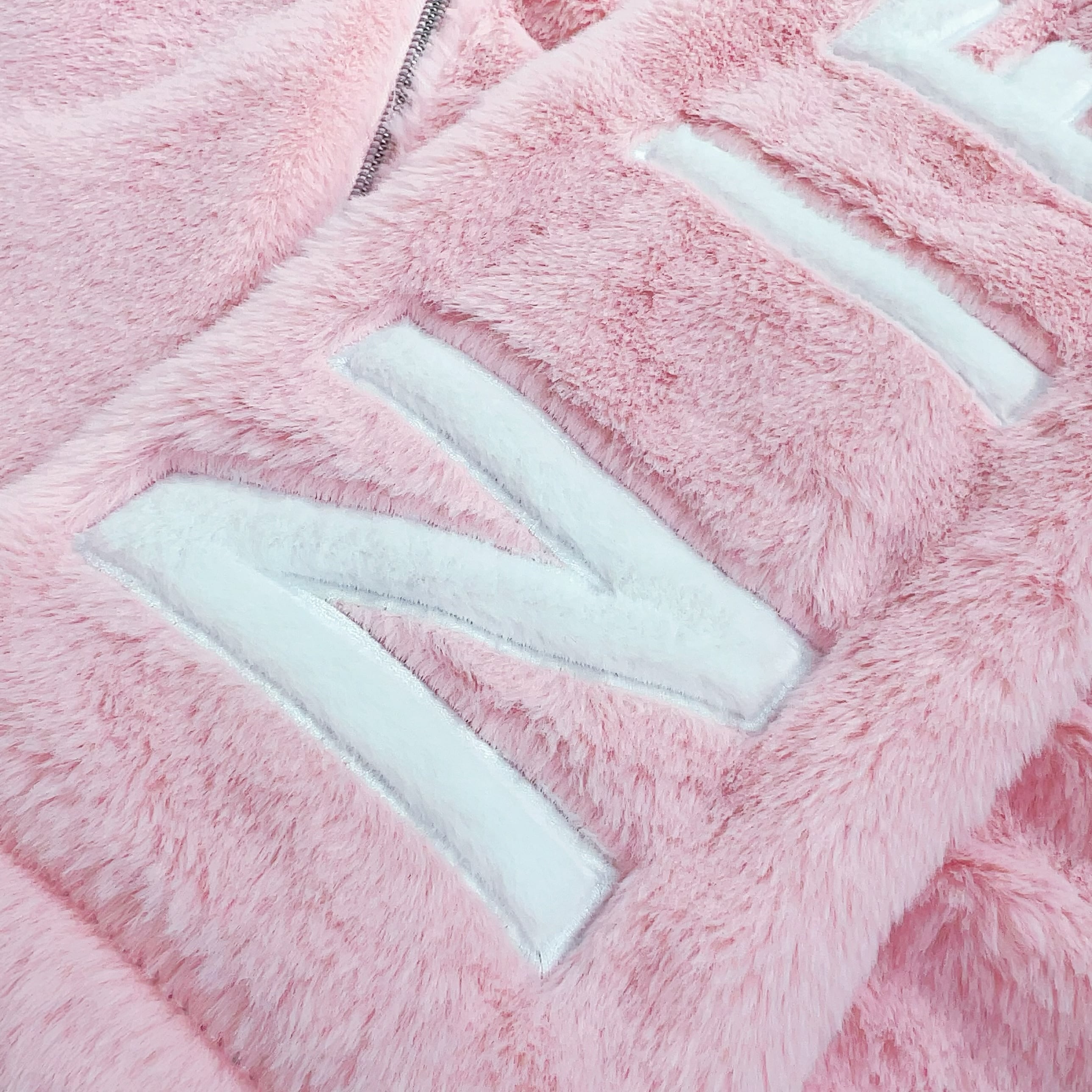 超ふわもこBACK LOGO ZIP OUTER【PINK】 | NIER CLOTHING powered by BASE