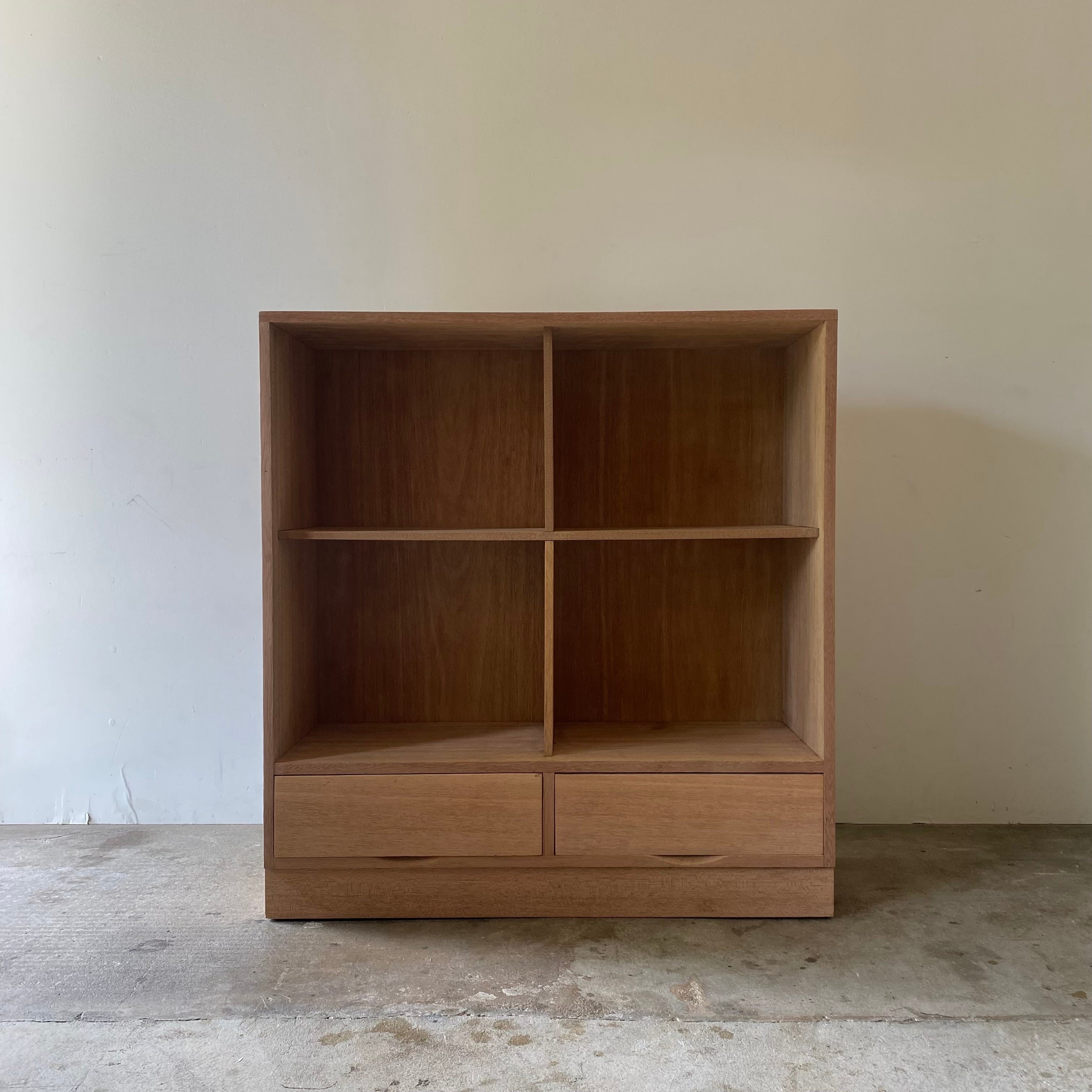 引き出し付の棚　1070