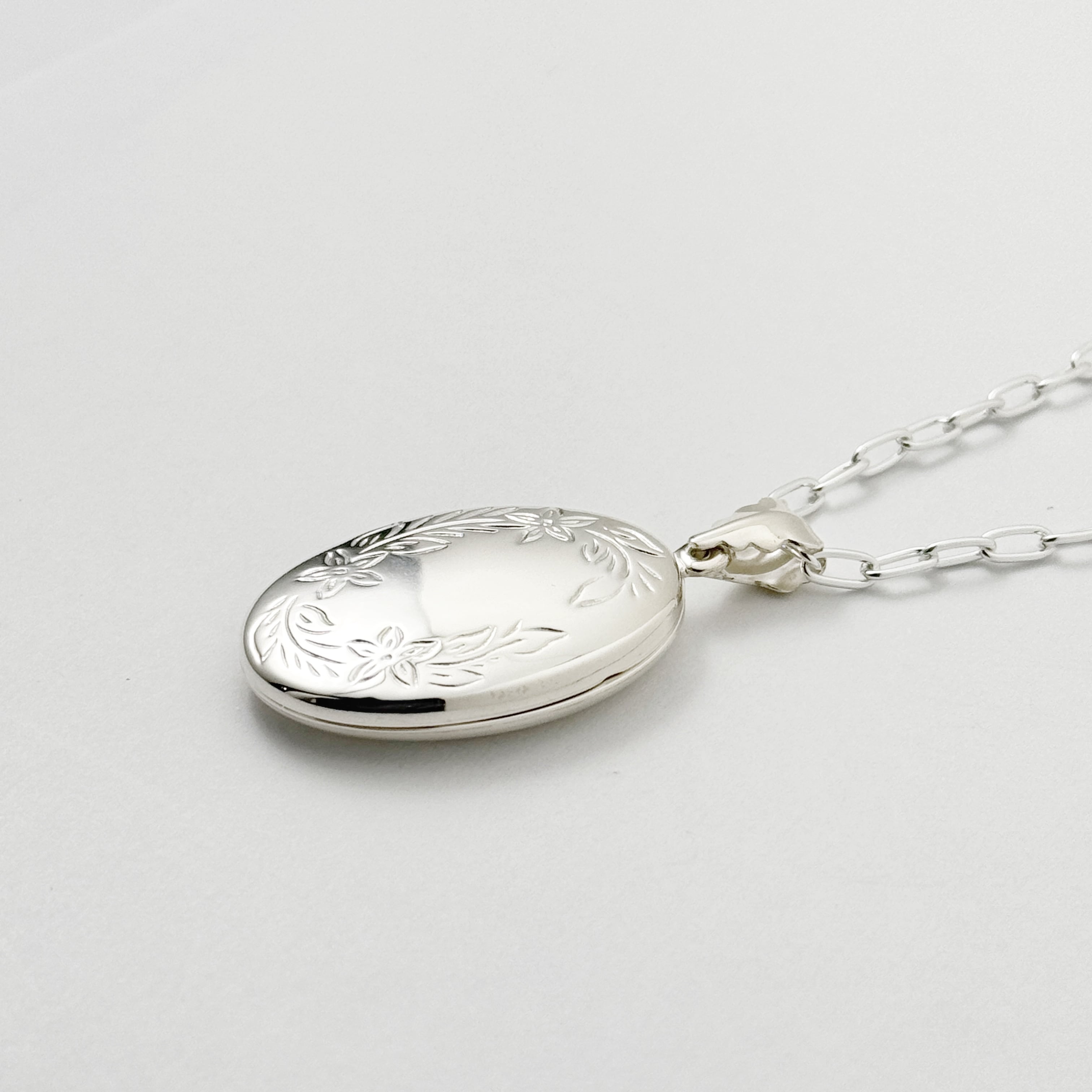 BIG フラワー オーバル ロケット ペンダント （チェーンオプション