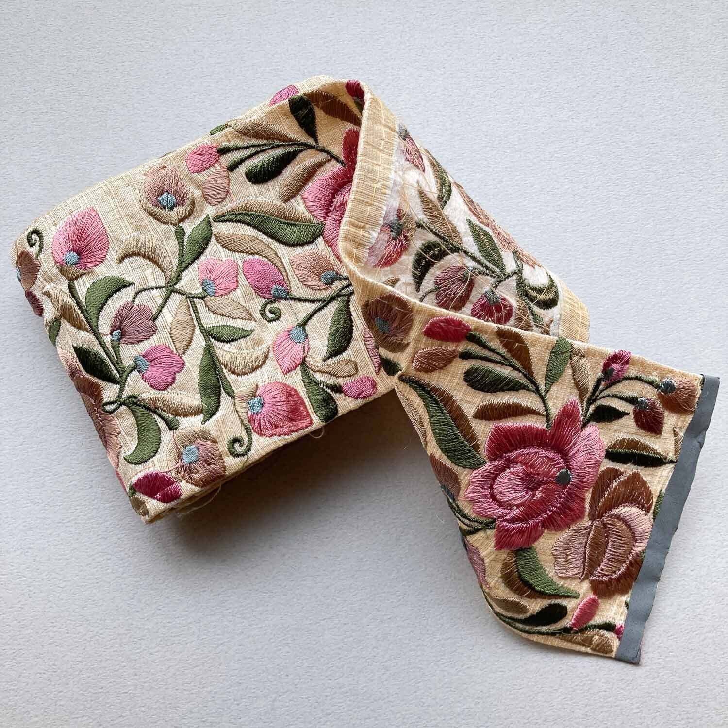 最終入荷〉ピンクとベージュのお花太幅インド刺繍リボン（1mカット