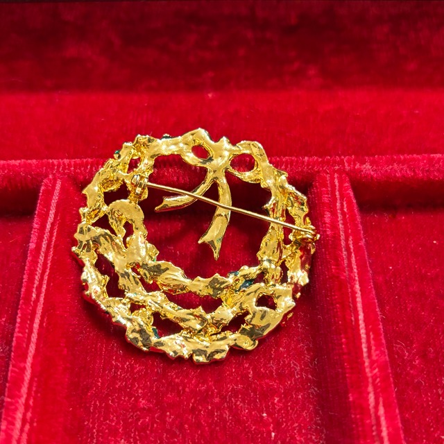 Christmas red ribbon leaf brooch