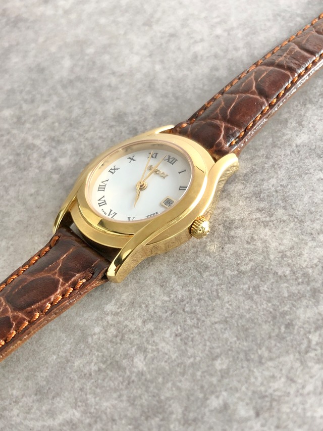 GUCCI グッチ 腕時計 ブラウン ローマ文字 型押しレザー クウォーツ vintage ヴィンテージ オールド 42gi68