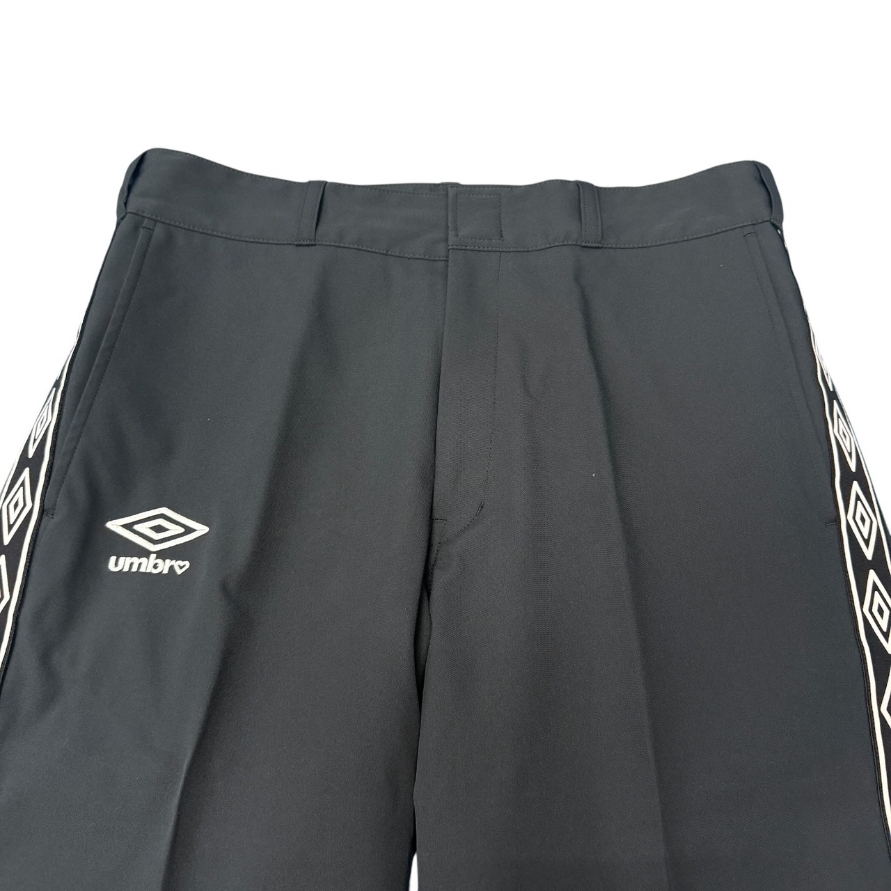 【UMBRO×BASICKS】アンブロ×ベイシックス 23ss "UMBRO TAPE SPORT SLACKS" スラックス