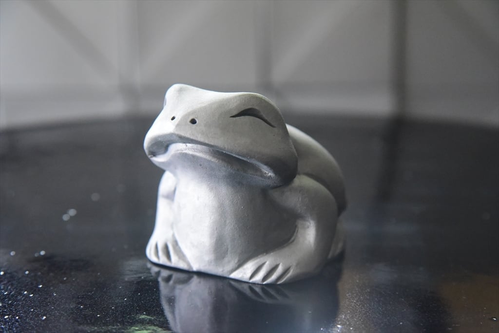 笑ってカエル | Ibushi Gallery 瓦廊｜淡路島の鬼瓦工場から身近な瓦