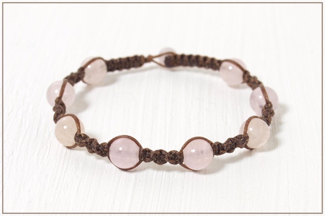 モルガナイト８ミリ玉ナチュラルマクラメブレスレット