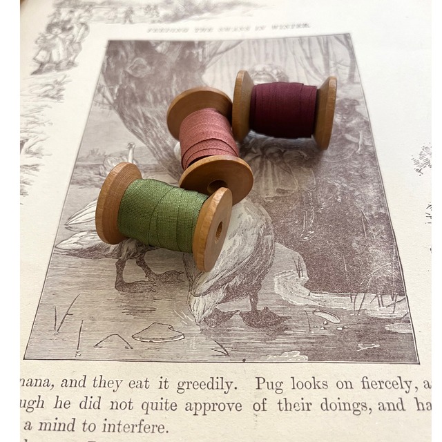 【シルクリボンセット】くすみカラー3色＋木製スプール付.4｜幅約0.7cm×各2m／Silk Ribbon／ハンドメイド・ギフト包装に