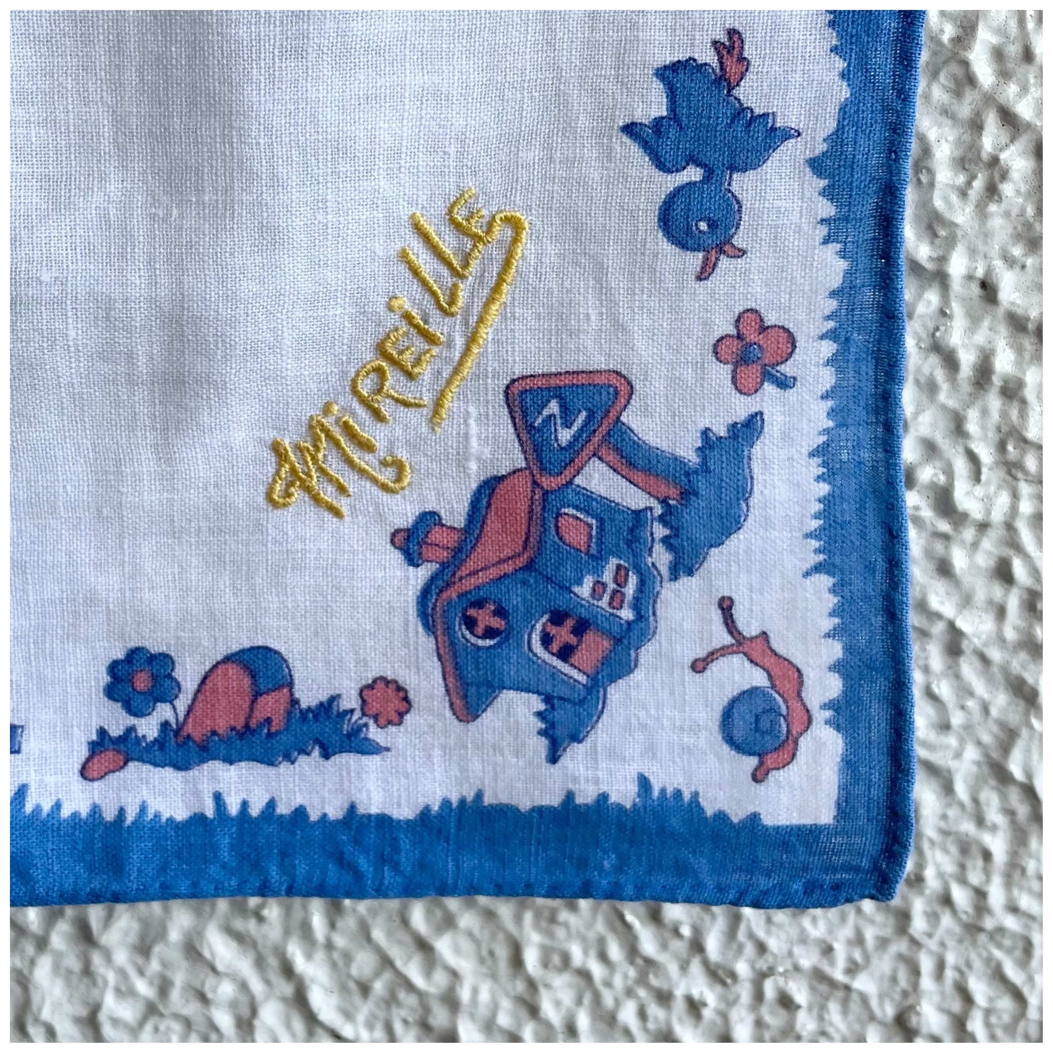 フランス ヴィンテージ 手刺繍シェフのキッチン図ブルーワーク 1930〜50年代 フランス ヴィンテージ ハンカチ ネーム刺繍入り ハンドヘム