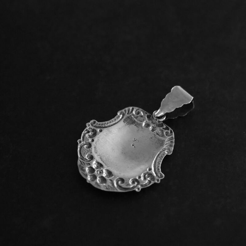 シルバー925 14K フラワーペンダントトップブローチヴィンテージアクセサリー アメリカ製 ヴィンテージシルバー フラワーモチーフのペンダント P7