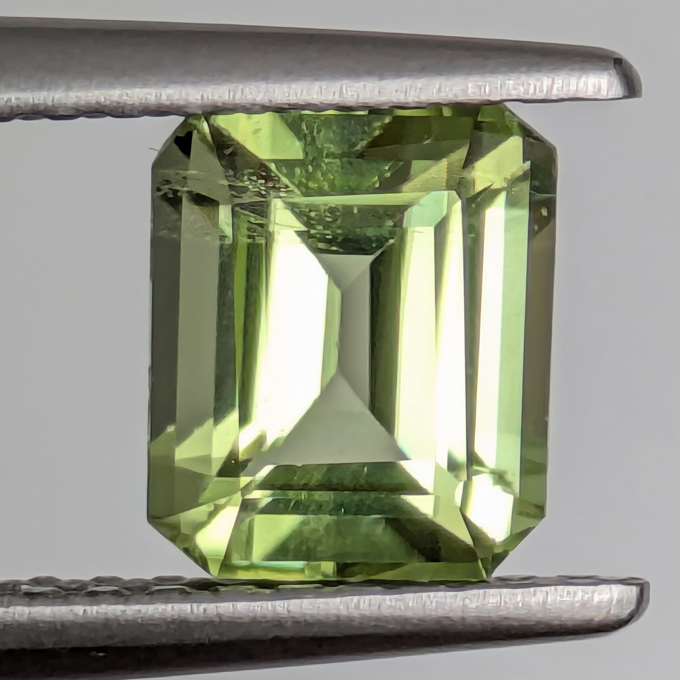 ペリドット ルース ミャンマー・モゴック産【1.04ct】 PRO209389