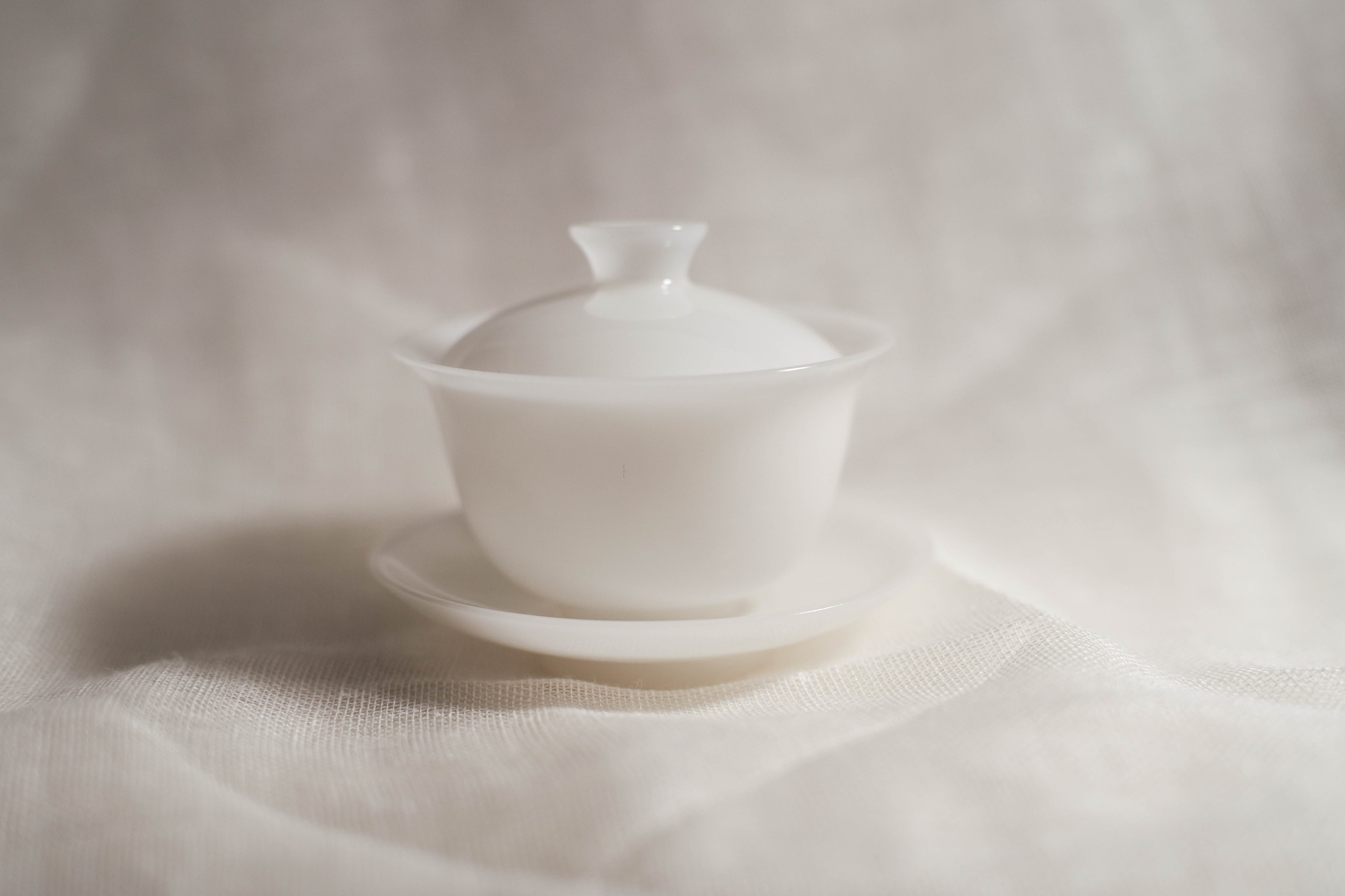 龍　白磁　蓋物　台湾著名作家 予約商品＞氷種白磁蓋碗＜徳化窯＞（満水約80cc、実用容量約65cc）（1