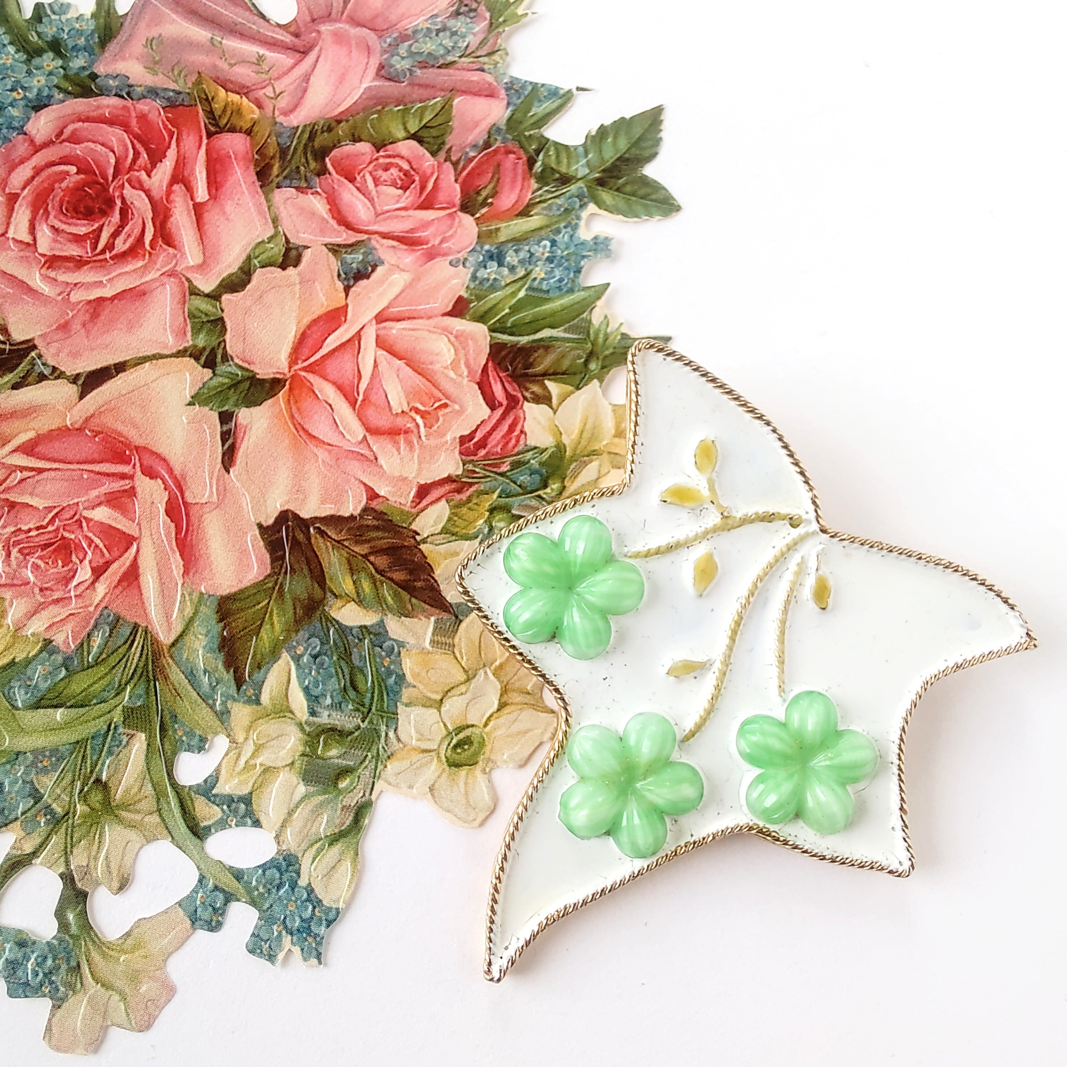 Accessocraft》 white enamel light green glass flower maple leaf