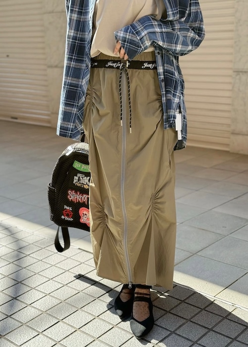 感謝祭アイテム50%オフ！ギャザーナイロンスカート