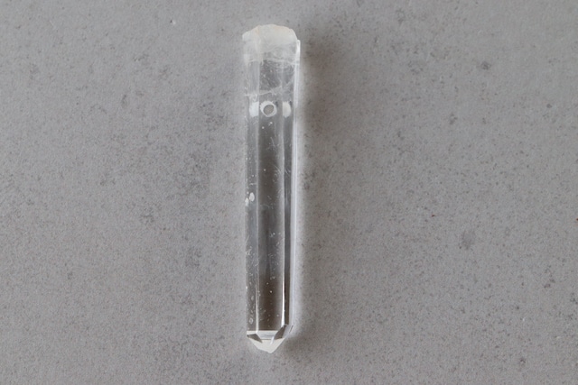 【1.5mm正面穴】【小さめサイズ】コロンビア産水晶ポイント2