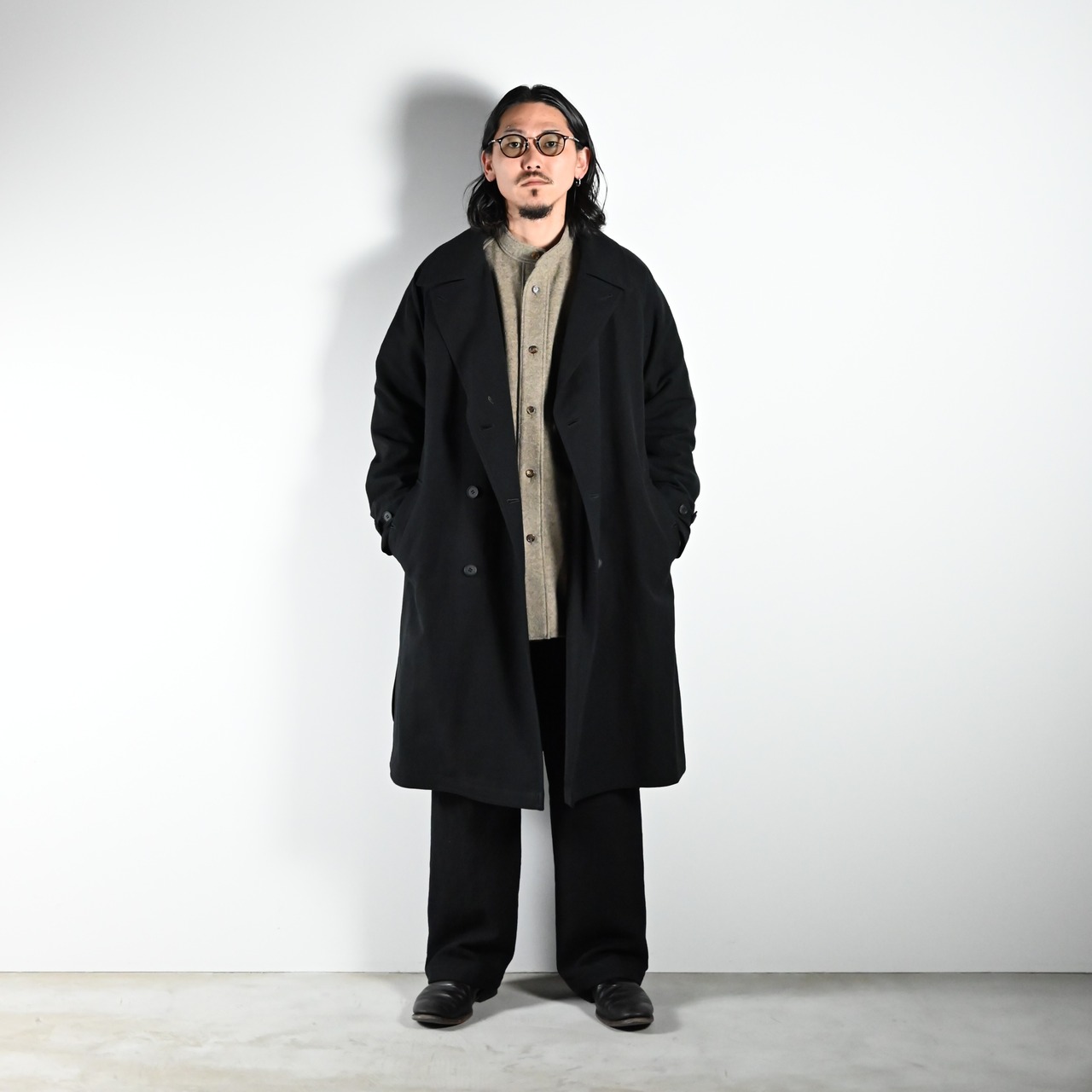 山内 / ウォッシュドウールリネンツイル・トレンチコートコーディネート