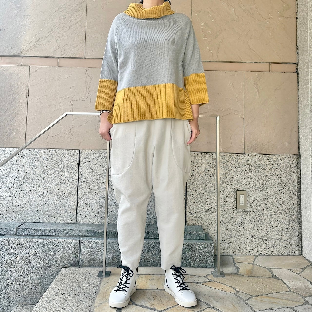 【最新作】ロールカラーバイカラーニット【256-3358】