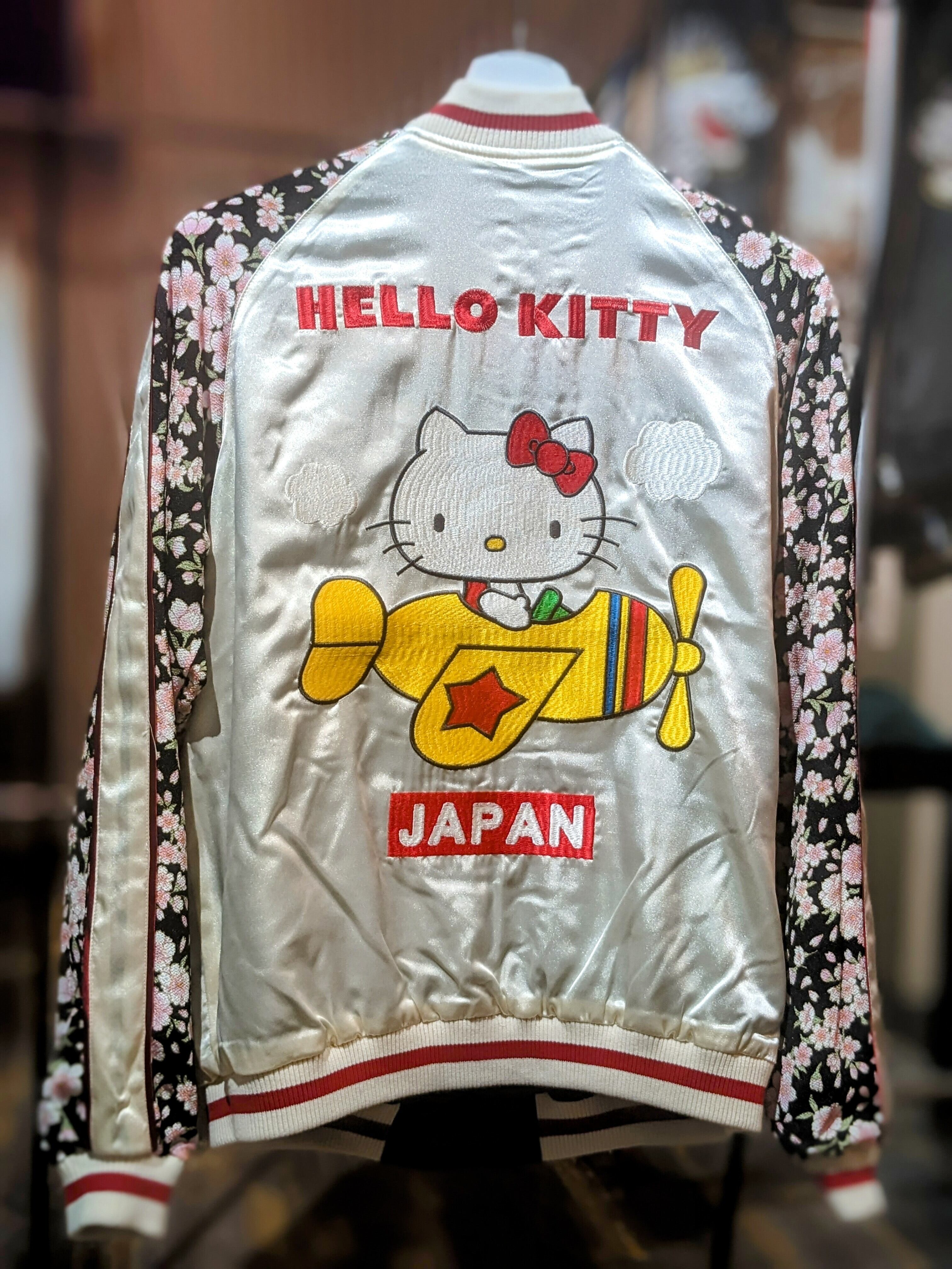 1)ハローキティ 桜刺繍 スカジャン リバーシブル