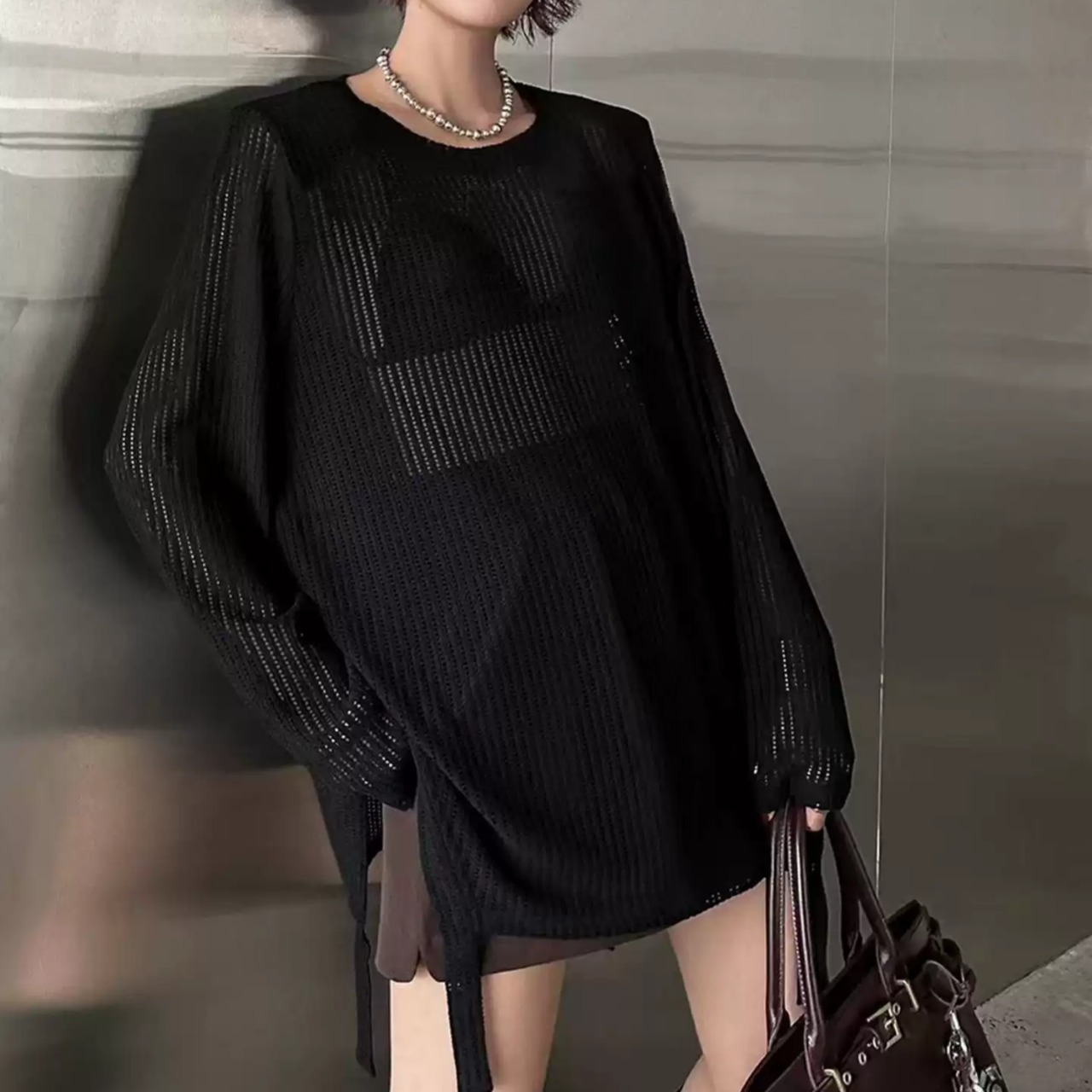 Padded-shoulder top with lace slits (ME505)