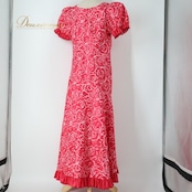 フラダンス 衣装 ワンピース ドレス ピンク系 バラ柄 ロケラニ柄 花柄 フラワープリント ハワイアン アロハ フラ ダンス レッスン 練習 フリル パフスリーブ 半袖 華やか 鮮やか かわいい おしゃれ 上品 フレアスカート ホワイト系 ピンク 白 サテン 光沢感 ハワイ風 カジュアル かわいいパーティー アクティブ フェミニン シンプル リゾート 薔薇プリント