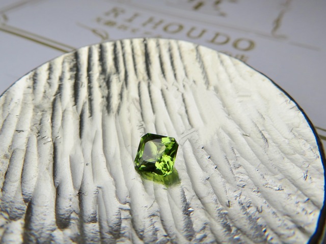 ペリドット 0.654ct  簡易ソーティング付き 