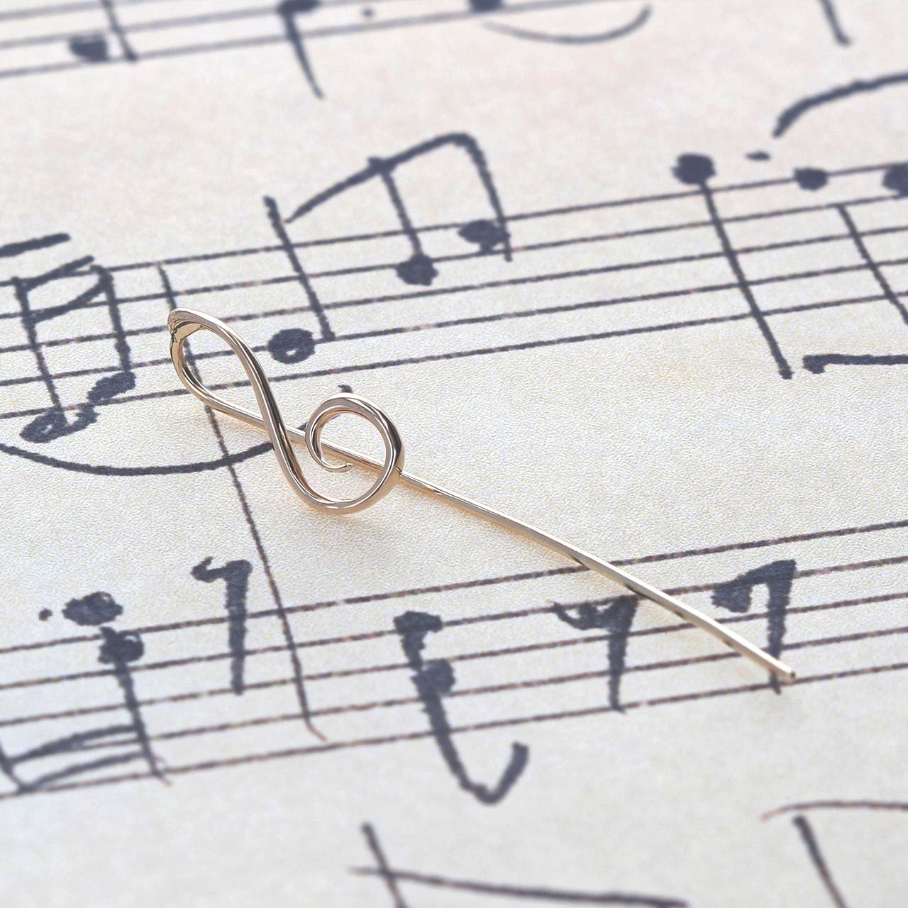 K10 / ピアス (片耳) / ト音記号ロングポストピアス | Pay ID