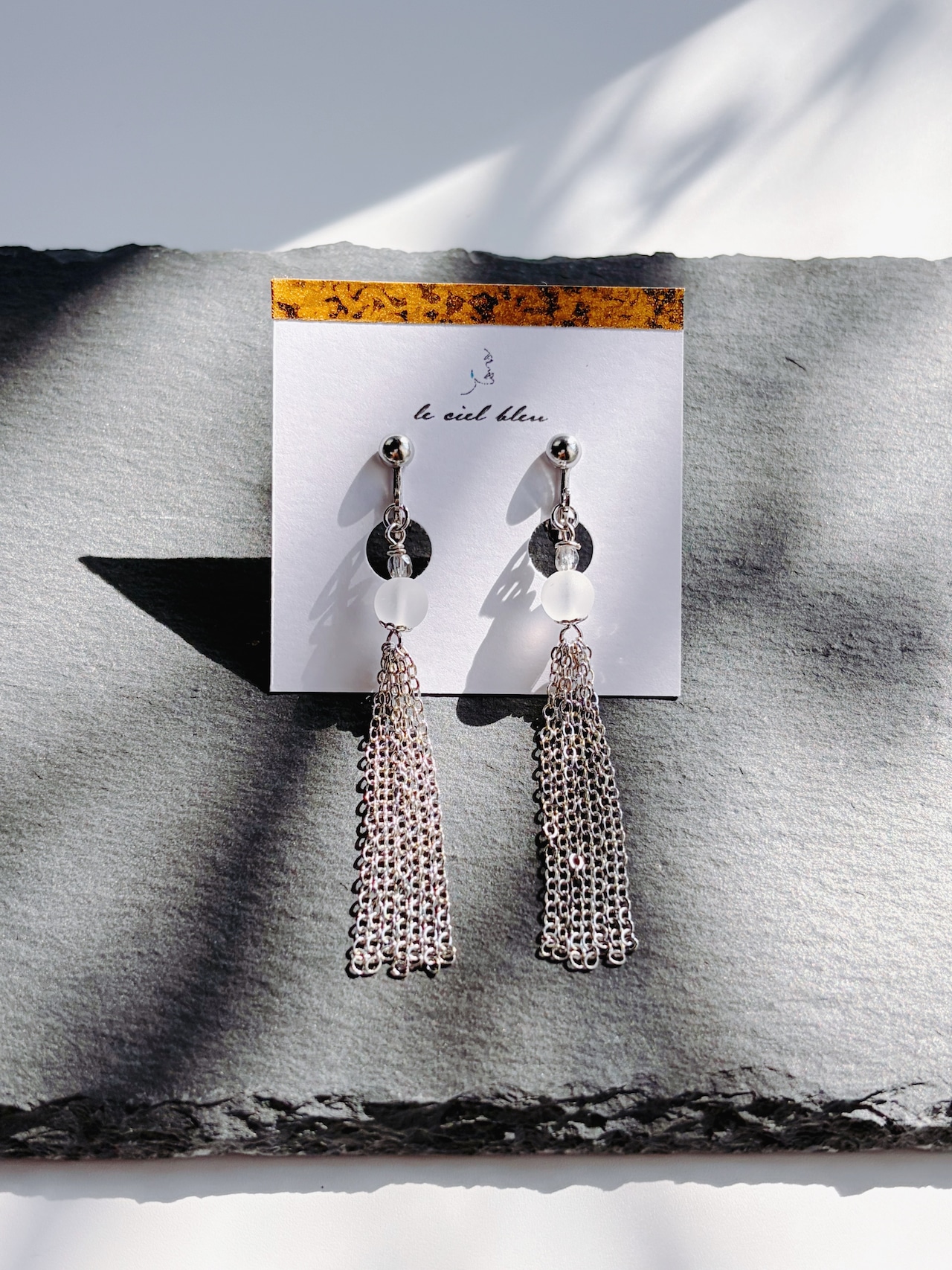 耳元揺れるイヤリング 水晶 ゴールド/シルバー