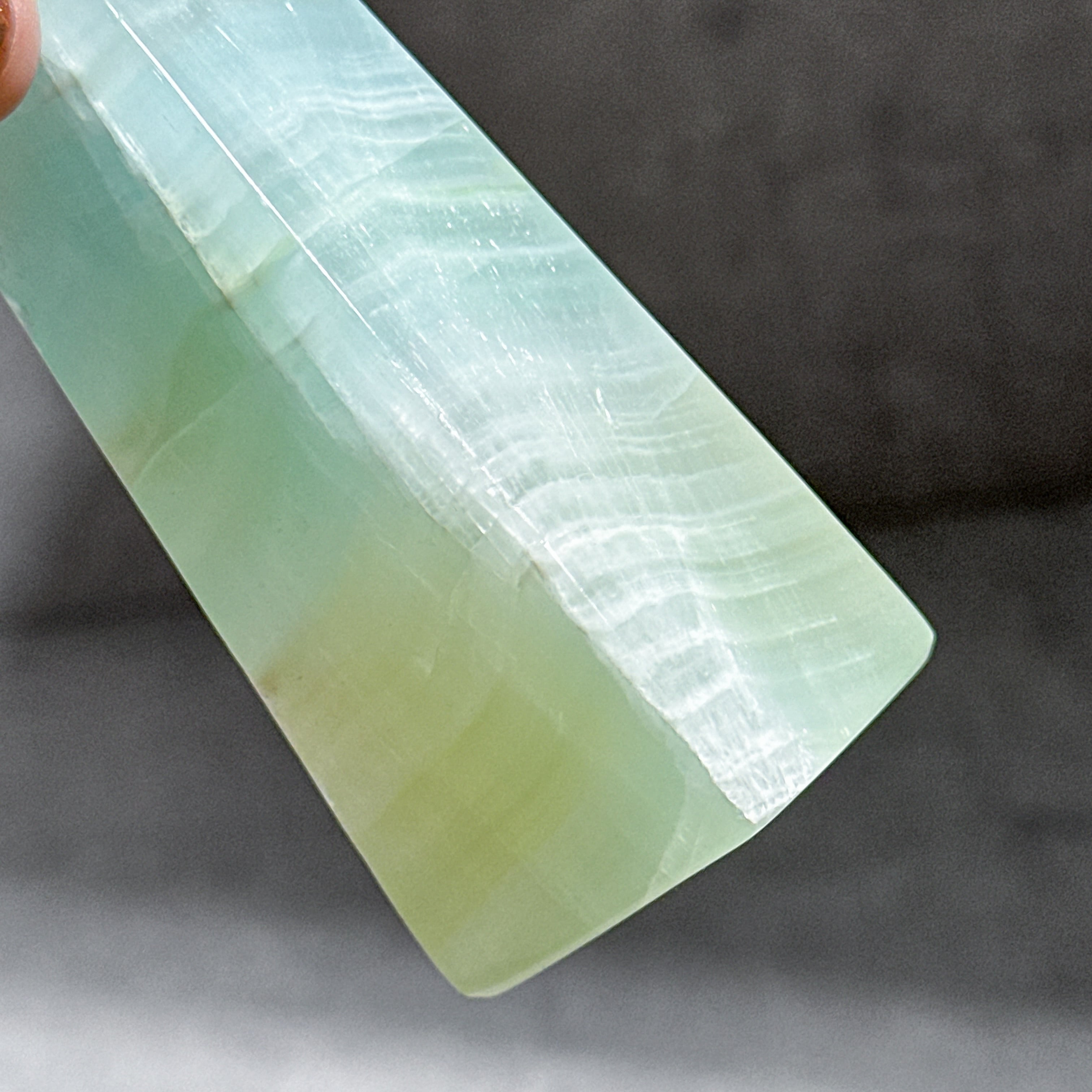 ピスタチオカルサイト タワー22◇Pistachio Calcite◇天然石・鉱物
