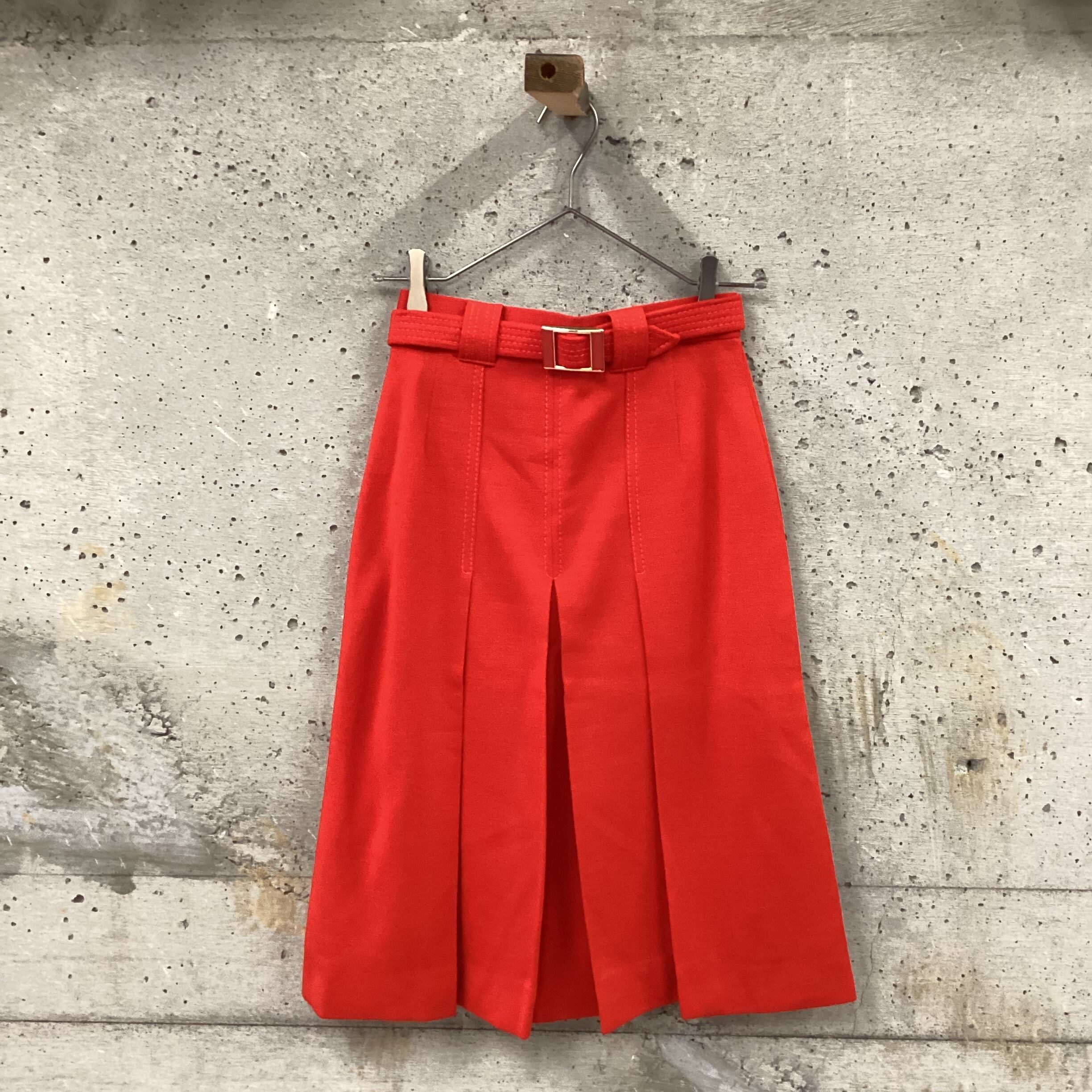 red front pleated design skirt