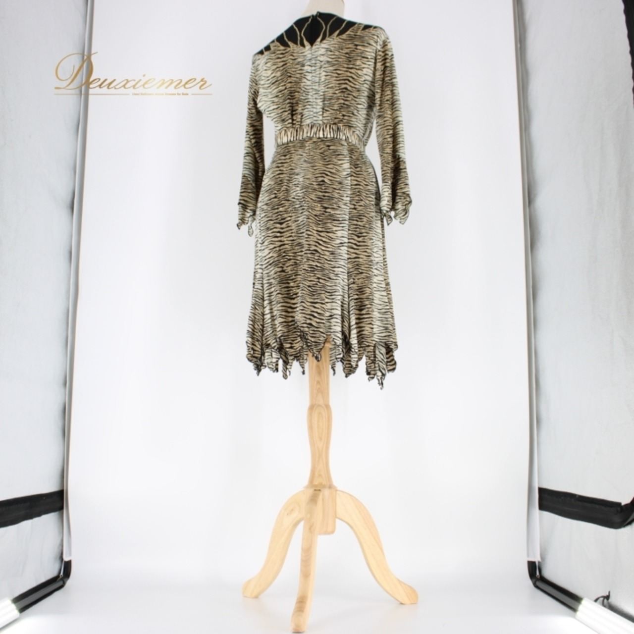 社交ダンス 衣装 ラテン 上下セット ツーピース レッスンウェア パーティ衣装 女性用 オールシーズン U:NA ユーナ ブラック系 ホワイト系 ベージュ系 ファッション ドレス スカート おしゃれ エレガント 派手 目立つ 伸縮性 日本製 夏服 秋服 冬服 春服 ブラック×ベージュ×ホワイト×ゴールド ティーザー用 ダンス用 タイプ別 セットアップ 上下服 レディース 体型カバー ゆったり スタイリッシュ スポーティ