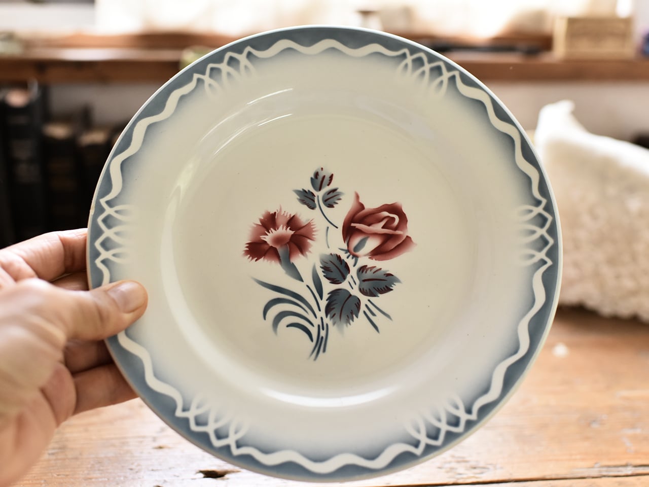 サルグミンヌ ディワゴンヌ製 薔薇とカーネーションの絵柄のデザートプレート フレンチブロカント