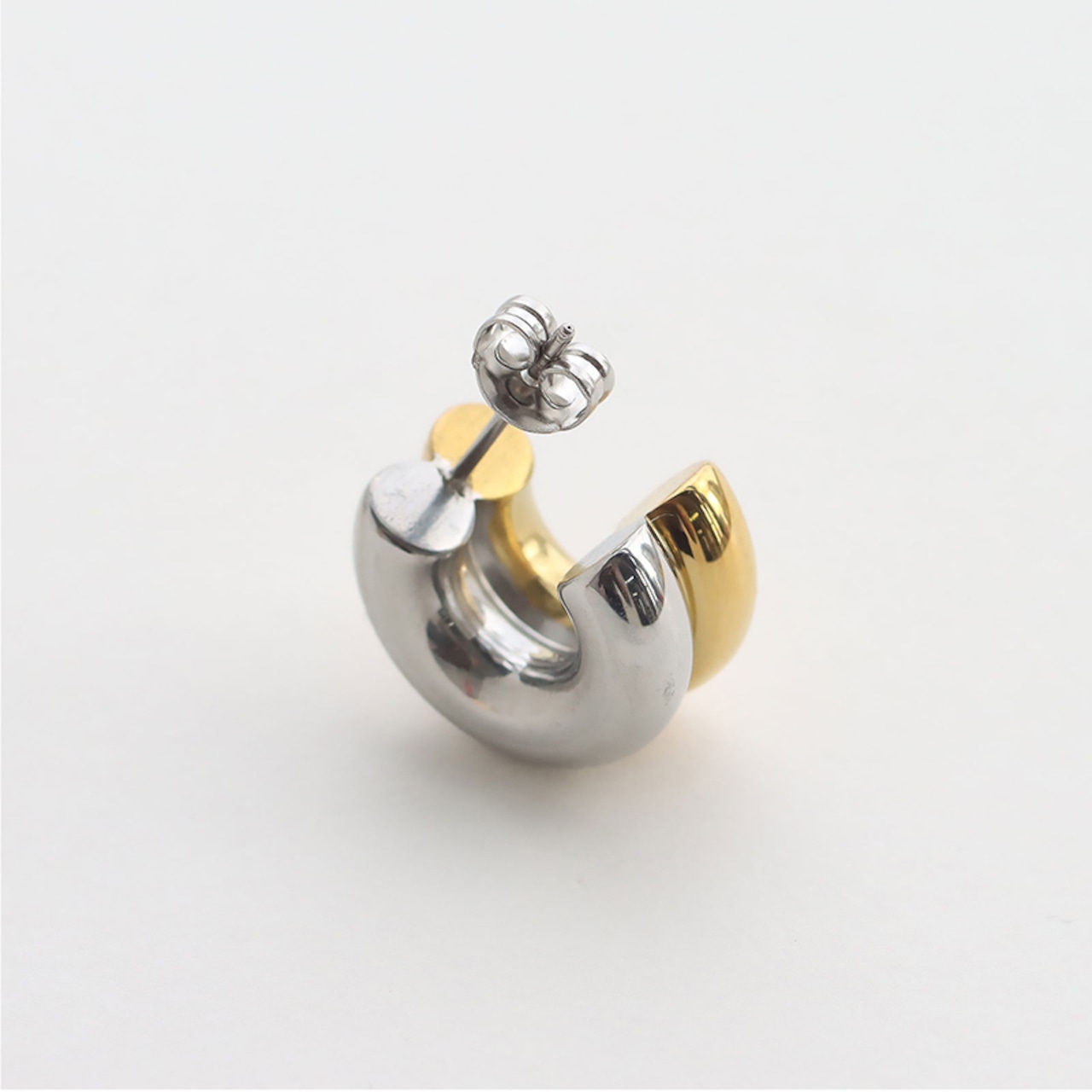 【ネコポス便】ピアス ダブルラインバイカラーピアス 金属アレルギー対応 サージカルステンレス つけっぱなし 18K アバスクデザイン ピアス レディース ゴールド シルバー 小さめ 2204